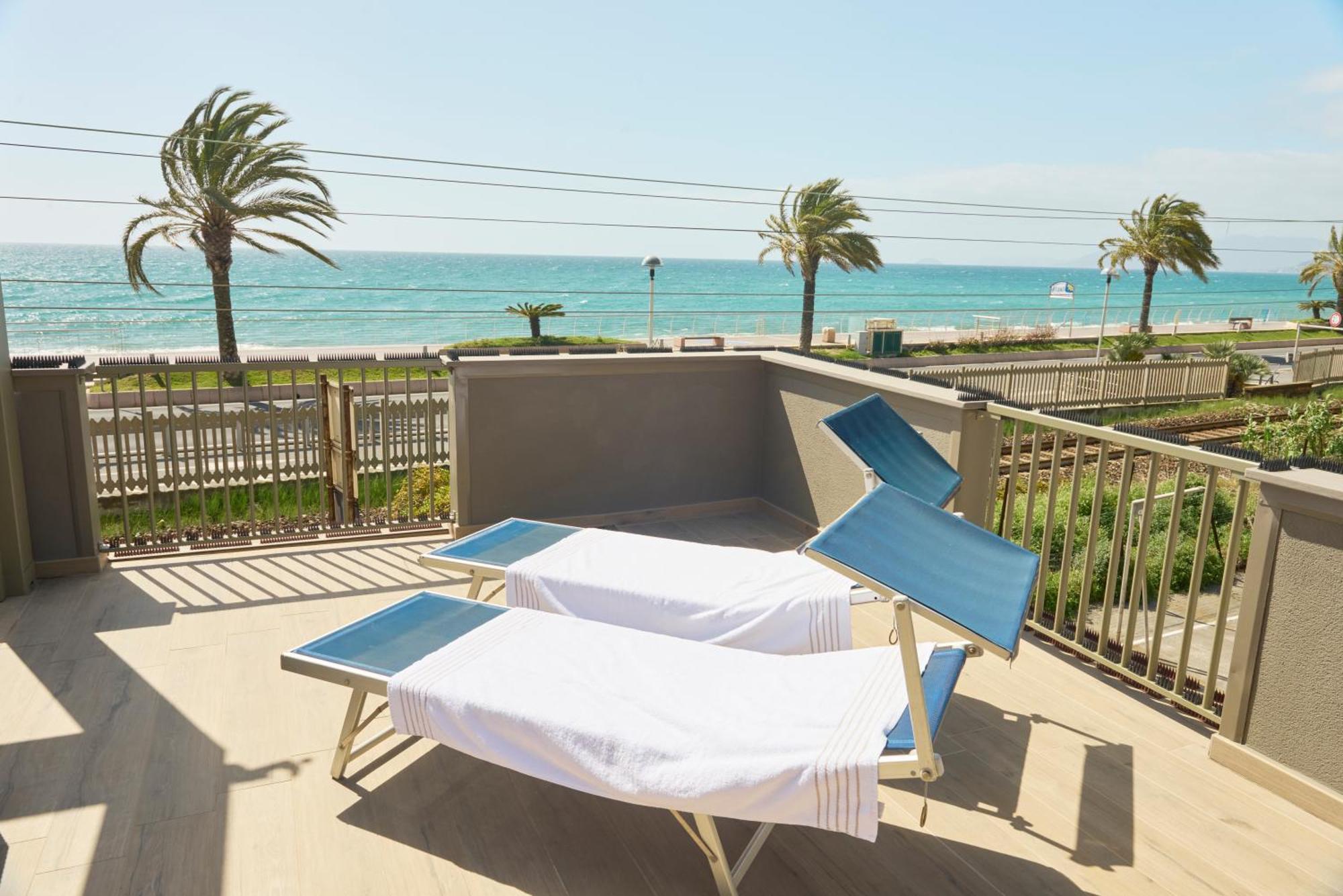 Terrazza Sul Mare A Pietra Ligure Apartment Bagian luar foto