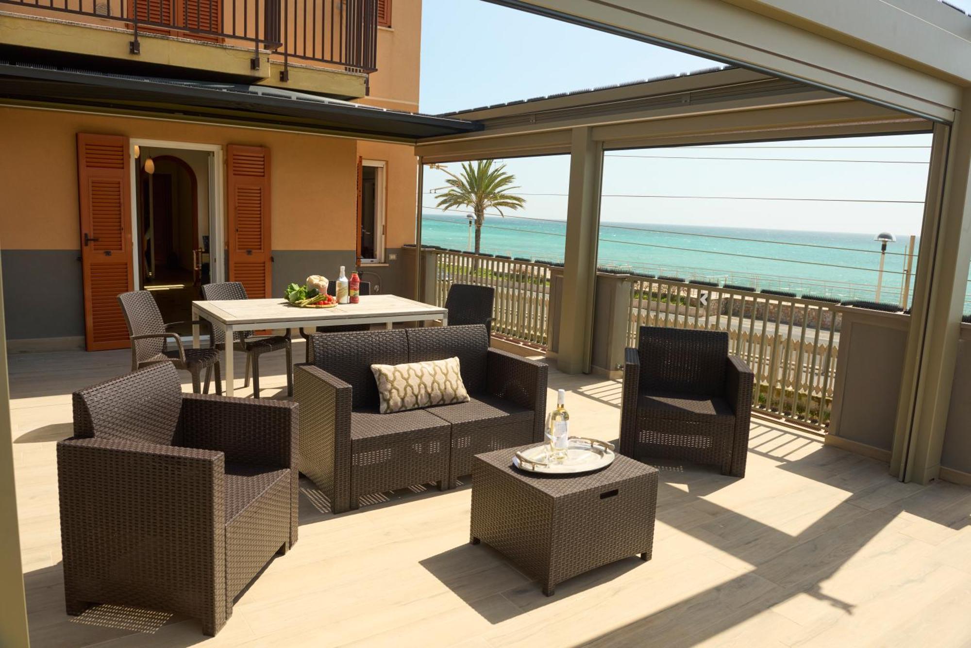 Terrazza Sul Mare A Pietra Ligure Apartment Bagian luar foto
